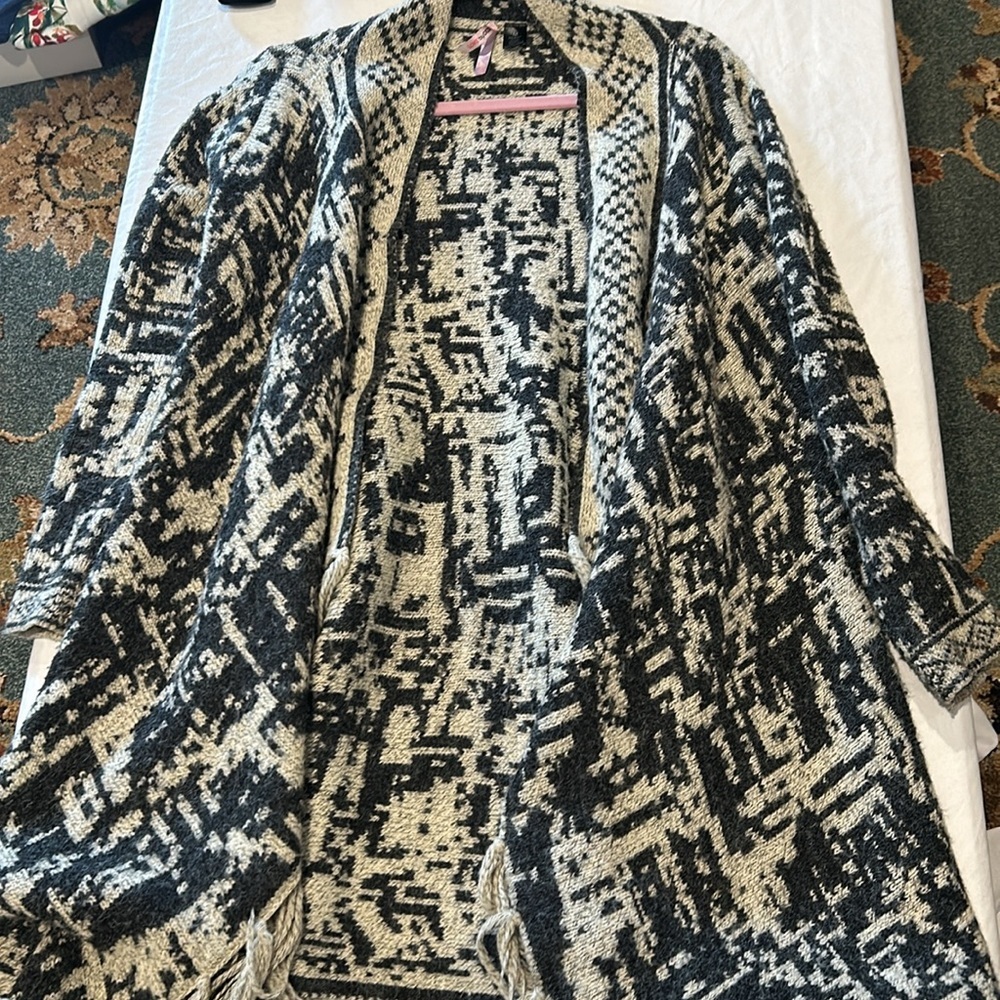 Love by Design Medium Blanket Fringe Open Cardigan Like New Aztec Western - Picture 3 of 5